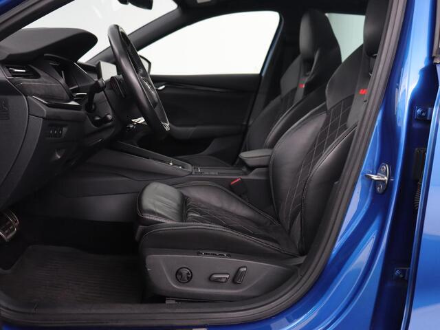 Skoda OCTAVIA 1.4 TSI RS iV PHEV Business | Panoramadak | Head-Up | Leder/Alcantara | Stoelverwarming | Memory | Camera | Carplay | Matrix LED | Achterbankverwarming | Adaptive cruise | Plug In