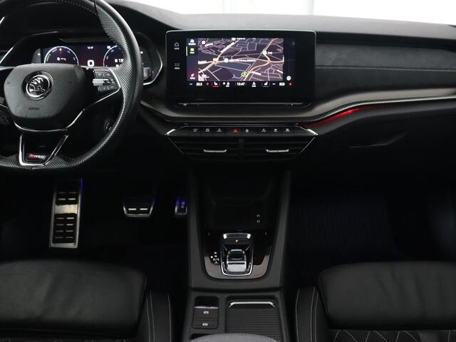 Skoda OCTAVIA 1.4 TSI RS iV PHEV Business | Panoramadak | Head-Up | Leder/Alcantara | Stoelverwarming | Memory | Camera | Carplay | Matrix LED | Achterbankverwarming | Adaptive cruise | Plug In