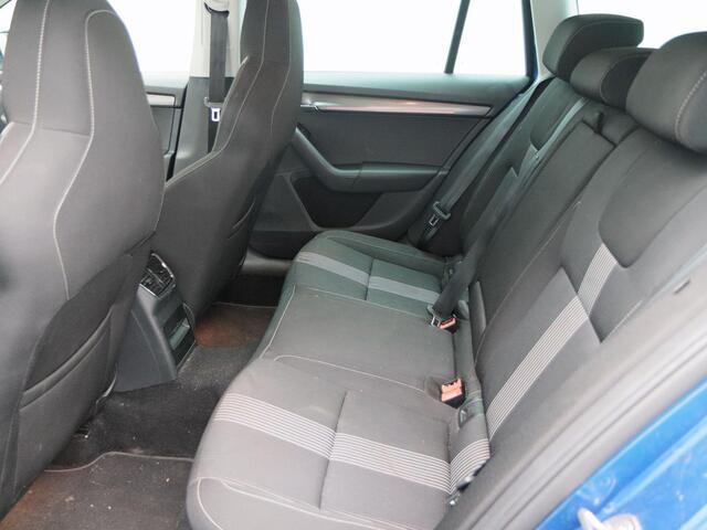 Skoda OCTAVIA Combi 1.0 TSi 115 Pk Style Business | Adaptive Cruise | Canton | Stoelverwarming | Parkeersensoren | Navigatie | Carplay | 18 inch | 92.102 Km!!