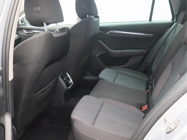 Skoda OCTAVIA Combi 1.5 TSI First Edition/ lage km/ zeer mooi!