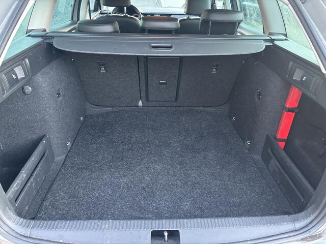 Skoda OCTAVIA Combi 1.0 TSI Upgrade Business Edition Trekhaak / Navigatiesysteem / Stoelverwarming