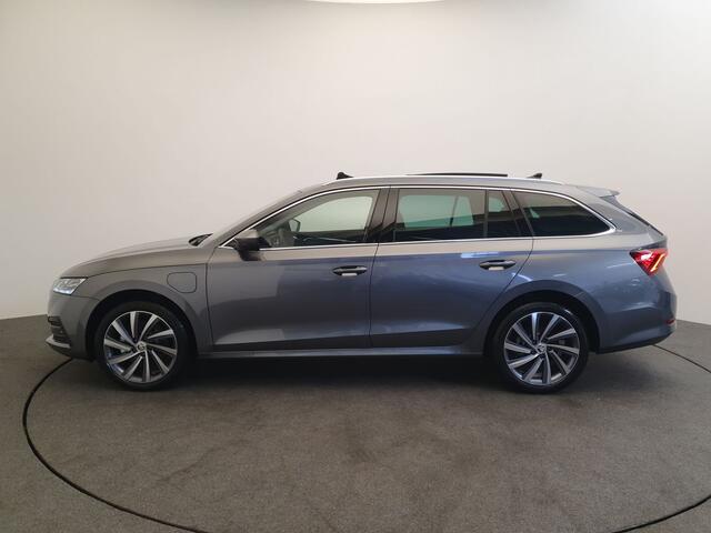 Skoda OCTAVIA Combi 1.4 TSI 204pk DSG/AUT iV PHEV Style Business Edition Wegklapbare trekhaak, Panoramadak, Matrix