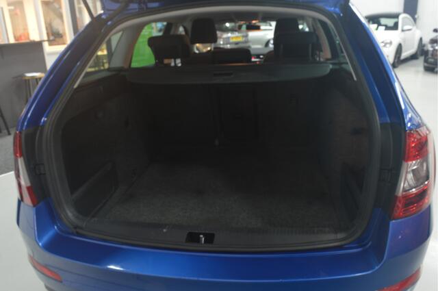 Skoda OCTAVIA Combi 1.2 TSI Greentech Ambition Businessline // CLIMA // CRUISE // NAVI // PDC //