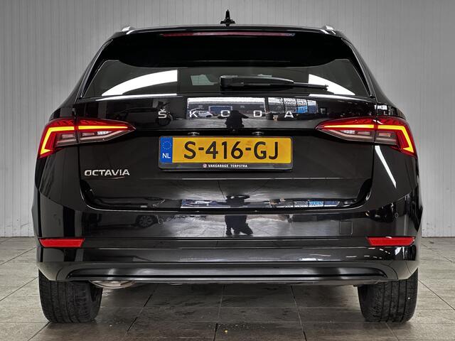 Skoda OCTAVIA Combi 1.5 TSI First Edition/ Trekhaak!/ 18'' LMV/ LED Koplampen/ Keyless/ Virtual Cockpit/ Camera/ Lane-Assist./ Stoelverw./ Elek. Kofferklep/ Grootlicht Assist./ Dakrails/ Chroom/ PDC V+A.