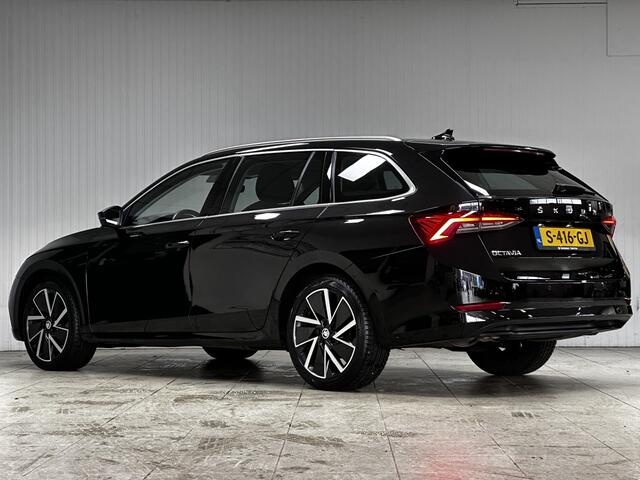 Skoda OCTAVIA Combi 1.5 TSI First Edition/ Trekhaak!/ 18'' LMV/ LED Koplampen/ Keyless/ Virtual Cockpit/ Camera/ Lane-Assist./ Stoelverw./ Elek. Kofferklep/ Grootlicht Assist./ Dakrails/ Chroom/ PDC V+A.