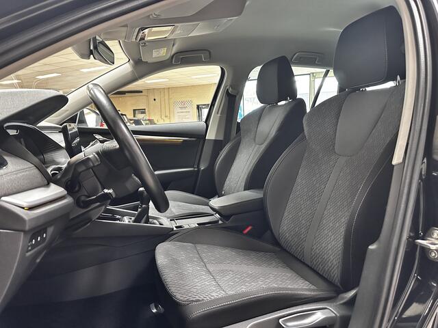 Skoda OCTAVIA Combi 1.5 TSI First Edition/ Trekhaak!/ 18'' LMV/ LED Koplampen/ Keyless/ Virtual Cockpit/ Camera/ Lane-Assist./ Stoelverw./ Elek. Kofferklep/ Grootlicht Assist./ Dakrails/ Chroom/ PDC V+A.