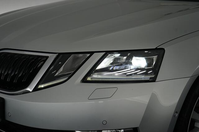 Skoda OCTAVIA Combi 1.0 TSI Style Business Automaat | Leer | LED | Trekhaak