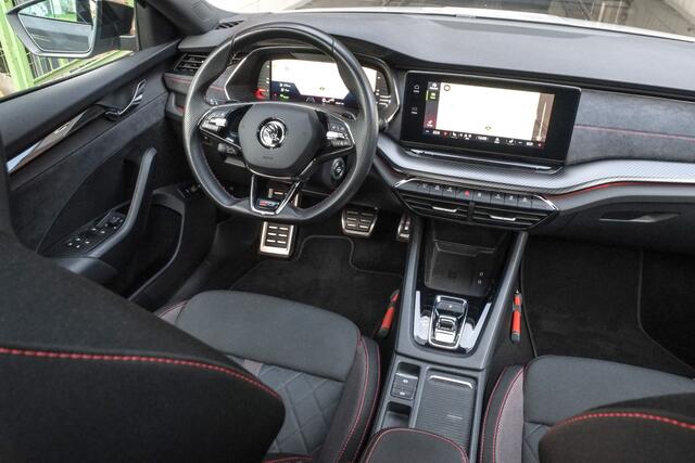 Skoda OCTAVIA Combi 1.4 TSI RS iV PHEV Business Panoramadak, Trekhaak, ACC, Achteruitrijcamera