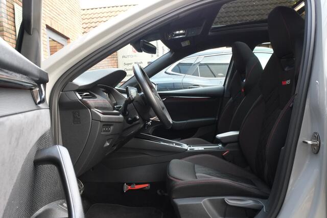 Skoda OCTAVIA Combi 1.4 TSI RS iV PHEV Business Panoramadak, Trekhaak, ACC, Achteruitrijcamera