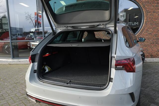 Skoda OCTAVIA Combi 1.4 TSI RS iV PHEV Business Panoramadak, Trekhaak, ACC, Achteruitrijcamera