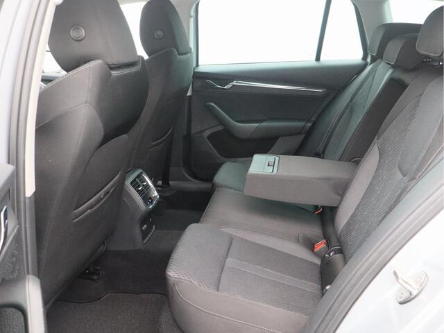 Skoda OCTAVIA Combi 1.5 e-TSI Business Edition Plus/ lage km/ zeer mooi!