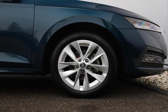 Skoda OCTAVIA Combi 1.0 TSI Business Edition Plus 110PK |NAP| Virtual Cockpit Sportstoelen Stoelverwarming Adaptive Cruise Full LED Elektrische Achterklep Sfeerverlichting