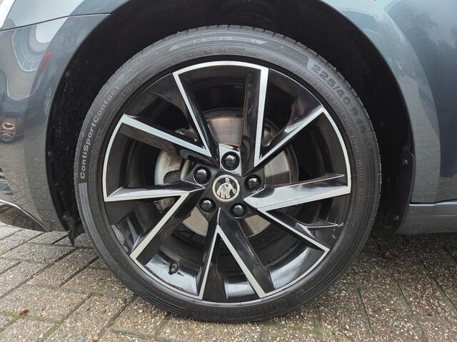 Skoda OCTAVIA Combi 1.5 TSI Greentech Sport Business | Trekhaak | Sportstoelen