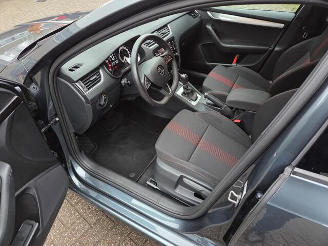 Skoda OCTAVIA Combi 1.5 TSI Greentech Sport Business | Trekhaak | Sportstoelen