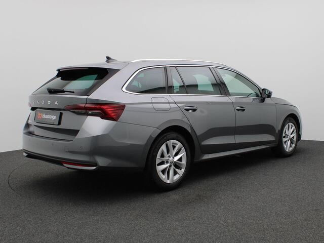 Skoda OCTAVIA Combi 1.5 TSI MHEV Business Edition Plus 150PK DSG Achterruitrijcamera, Adaptieve Cruise Control, Stoelverwarming voor & achter, Stuurwielverwarming, Alarm, Keyless, Full LED, Lane Assist, Navi via Apple Carplay/ Android Auto, 17" LM Velgen