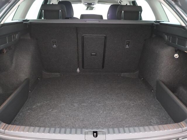 Skoda OCTAVIA Combi 1.5 TSI MHEV Business Edition Plus 150PK DSG Achterruitrijcamera, Adaptieve Cruise Control, Stoelverwarming voor & achter, Stuurwielverwarming, Alarm, Keyless, Full LED, Lane Assist, Navi via Apple Carplay/ Android Auto, 17" LM Velgen