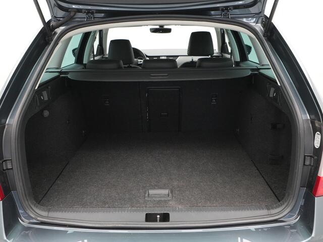 Skoda OCTAVIA Combi 1.0 TSI 115pk Greentech Business Edition Navigatie Stoelverwarming Clima Carplay Argon