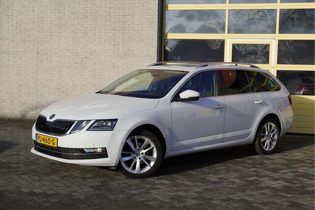 Skoda OCTAVIA Combi 1.0 TSI Automaat! Style BJ2017 Lmv 17" | Led | Pdc | Navi | Keyless entry | Panoramadak | App-Connect | Dashboard verlichting | Canton Audio | Climate control | Cruise control | Verwarmde voorstoelen | Extra getint glas