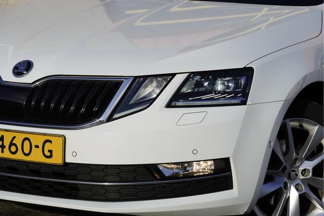 Skoda OCTAVIA Combi 1.0 TSI Automaat! Style BJ2017 Lmv 17" | Led | Pdc | Navi | Keyless entry | Panoramadak | App-Connect | Dashboard verlichting | Canton Audio | Climate control | Cruise control | Verwarmde voorstoelen | Extra getint glas
