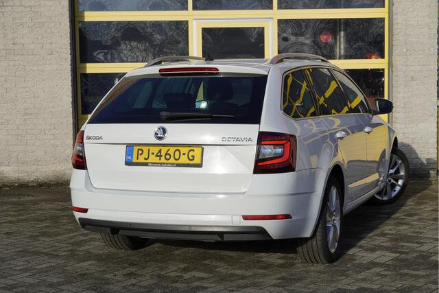 Skoda OCTAVIA Combi 1.0 TSI Automaat! Style BJ2017 Lmv 17" | Led | Pdc | Navi | Keyless entry | Panoramadak | App-Connect | Dashboard verlichting | Canton Audio | Climate control | Cruise control | Verwarmde voorstoelen | Extra getint glas