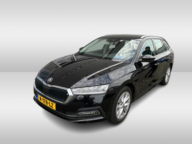 Skoda OCTAVIA Combi 1.5 e-TSI 150pk Style DSG Automaat Parkeersensoren / Navigatie / Stoelverwarming / Digital Cockpit