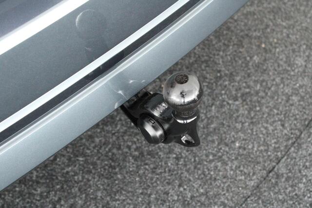 Skoda OCTAVIA Combi 1.0 TSI 110pk Sport Business Trekhaak Camera ACC Navigatie