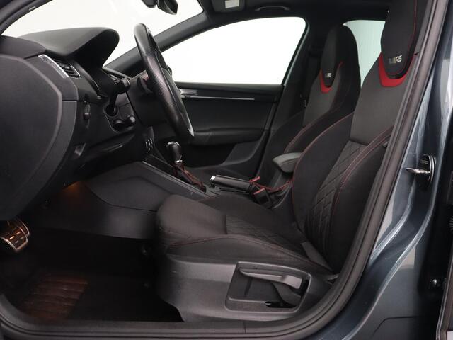 Skoda OCTAVIA 2.0 TSI RS 245 Business | Panoramadak | Stoelverwarming | Adaptive cruise | Camera | Carplay | Achterbankverwarming | Full LED | Keyless | Navigatie