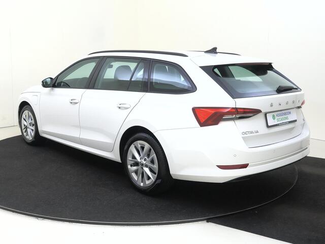 Skoda OCTAVIA Combi 1.4 TSI iV PHEV | SoH 100% | Stoel- en stuurwielverwarming | Crusie control | CarPlay | Elektrische inklapbare buitenspiegels | Parkeersensoren achter |