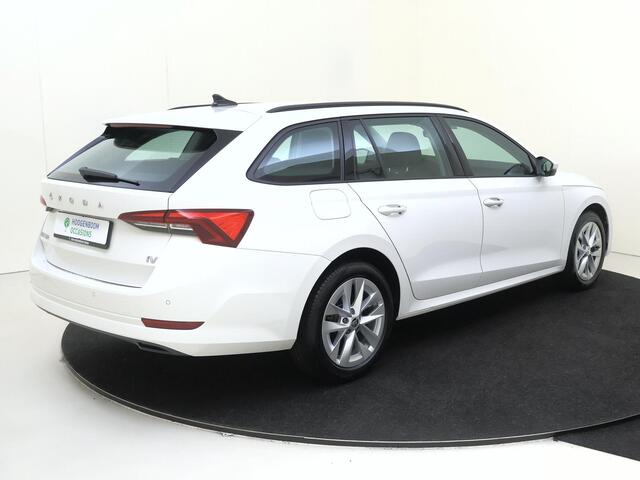 Skoda OCTAVIA Combi 1.4 TSI iV PHEV | SoH 100% | Stoel- en stuurwielverwarming | Crusie control | CarPlay | Elektrische inklapbare buitenspiegels | Parkeersensoren achter |