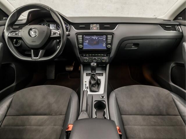 Skoda OCTAVIA Combi 1.0 TSI Greentech Deluxe Automaat (PANORAMADAK, NAVIGATIE, CLIMATE, LEDER/ALCANTARA, CANTON AUDIO, STOELVERWARMING, SPORTSTOELEN, CRUISE, GETINT GLAS, TREKHAAK, PARKEERSENSOREN, NIEUWE APK, NIEUWSTAAT)