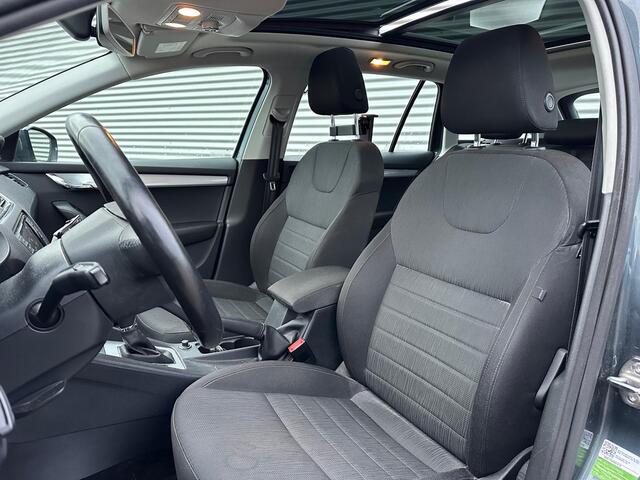 Skoda OCTAVIA Combi 2.0 TDI Greentech Style Business | Cruise control | Navigatie | Panoramadak