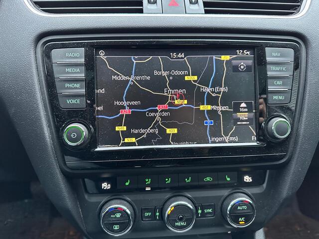 Skoda OCTAVIA Combi 2.0 TDI Greentech Style Business | Cruise control | Navigatie | Panoramadak