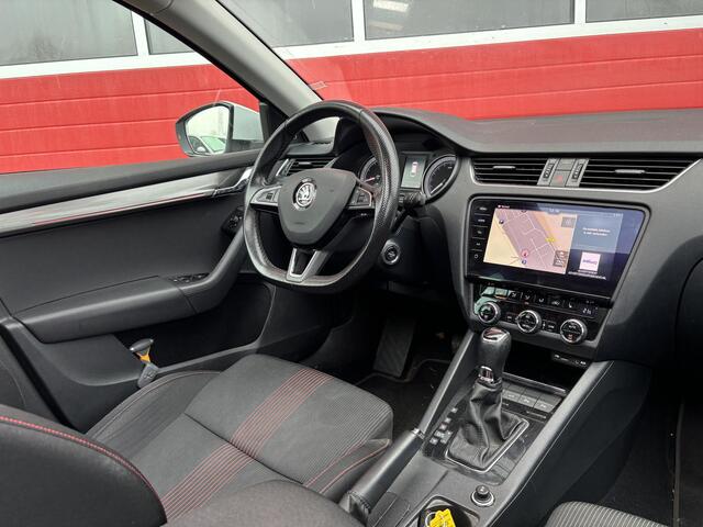 Skoda OCTAVIA Combi 1.4 TSI Greentech Style Business AUTOMAAT / PANORAMADAK / KEYLESS / FULL LED / CAMERA / SFEER / RS-STOELEN / CANTON / GR NAVI / NL-AUTO