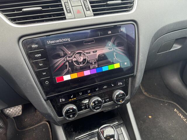 Skoda OCTAVIA Combi 1.4 TSI Greentech Style Business AUTOMAAT / PANORAMADAK / KEYLESS / FULL LED / CAMERA / SFEER / RS-STOELEN / CANTON / GR NAVI / NL-AUTO