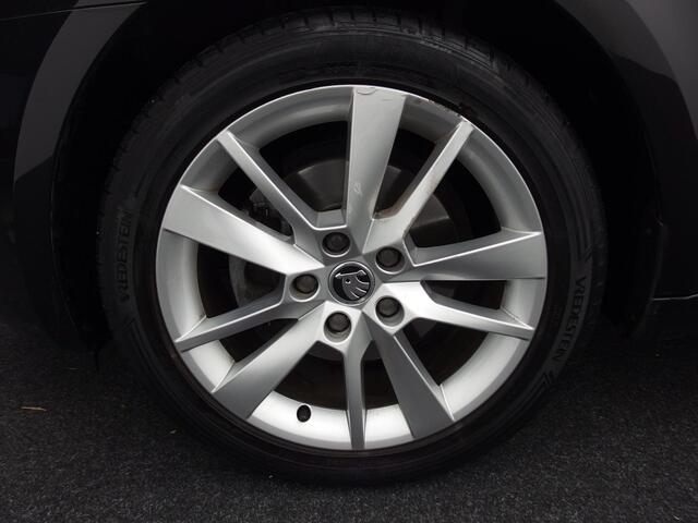 Skoda OCTAVIA Combi 1.0 TSI Greentech Ambition Business TREKHAAK / NAVI / CLIMA / PDC / CARPLAY / CRUISE / NL-AUTO