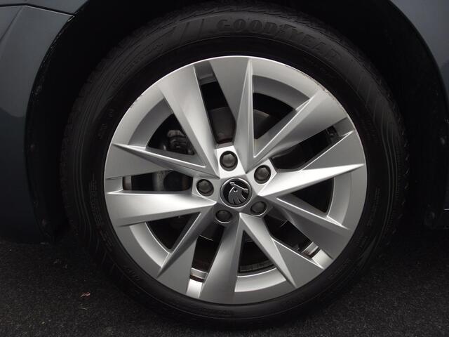 Skoda OCTAVIA Combi 1.5 e-TSI 150PK Business Edition Plus AUTOMAAT / HUD / VIRTUAL / STOELVERW / CAMERA / DAB+ / CARPLAY / CRUISE / PDC / FULL LED