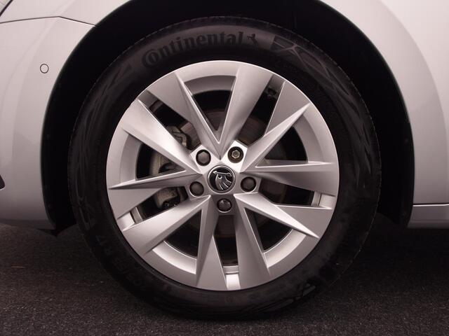 Skoda OCTAVIA Combi 1.0 e-TSI Business Edition Plus AUTOMAAT / LEDER / STOELVERW / CAMERA / KEYLESS / CARPLAY / SFEER / FULL LED / NL-AUTO