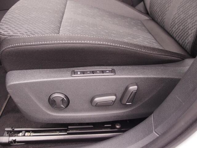 Skoda OCTAVIA Combi 2.0 TDI AUTOMAAT / FULL LED / KEYLESS / VIRTUAL / CARPLAY / CAMERA / STOELVERW / HEAD-UP