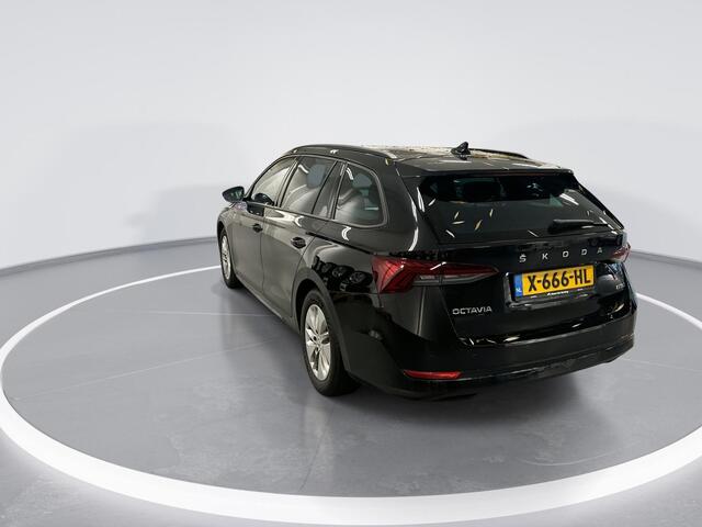 Skoda OCTAVIA Combi 1.0 e-TSI 110pk DSG Sport Business · Apple/Android Car Play · Elek. Trekhaak · Cruise Control · P-Sensoren · 16'' Inch · Garantie t/m 19-11-2027 of 100.000km
