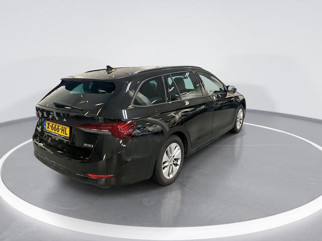 Skoda OCTAVIA Combi 1.0 e-TSI 110pk DSG Sport Business · Apple/Android Car Play · Elek. Trekhaak · Cruise Control · P-Sensoren · 16'' Inch · Garantie t/m 19-11-2027 of 100.000km