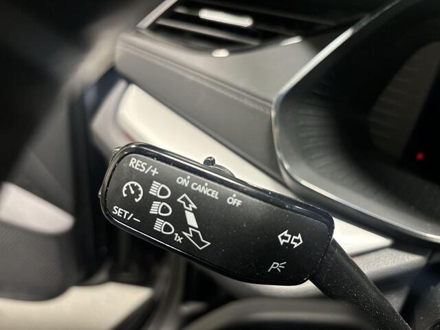 Skoda OCTAVIA Combi 1.0 e-TSI 110pk DSG Sport Business · Apple/Android Car Play · Elek. Trekhaak · Cruise Control · P-Sensoren · 16'' Inch · Garantie t/m 19-11-2027 of 100.000km