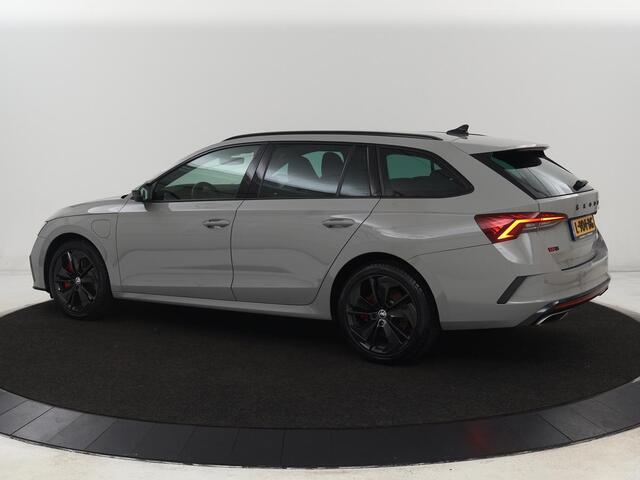 Skoda OCTAVIA 1.4 TSI RS iV PHEV Business | Stoelverwarming | Adaptive cruise | Matrix LED | Side Assist | Camera | Carplay | Navigatie | Sfeerverlichting | Virtual Cockpit | Sportstoelen | Plug In