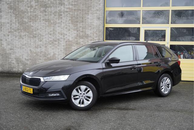 Skoda OCTAVIA Combi 1.0 TSI Business Edition BJ2021 Lmv 16" | Led V+A | Pdc | Navi | Dynamische knipperlichten | Elek. achterklep | App-Connect | Dashboard verlichting | Virtual cockpit | Climate control | Cruise control | Extra getint glas