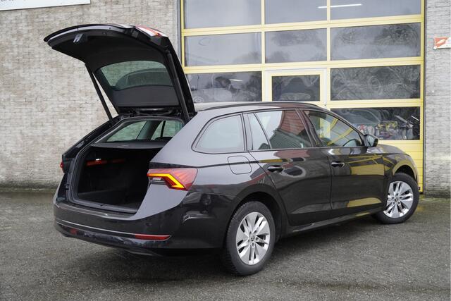 Skoda OCTAVIA Combi 1.0 TSI Business Edition BJ2021 Lmv 16" | Led V+A | Pdc | Navi | Dynamische knipperlichten | Elek. achterklep | App-Connect | Dashboard verlichting | Virtual cockpit | Climate control | Cruise control | Extra getint glas