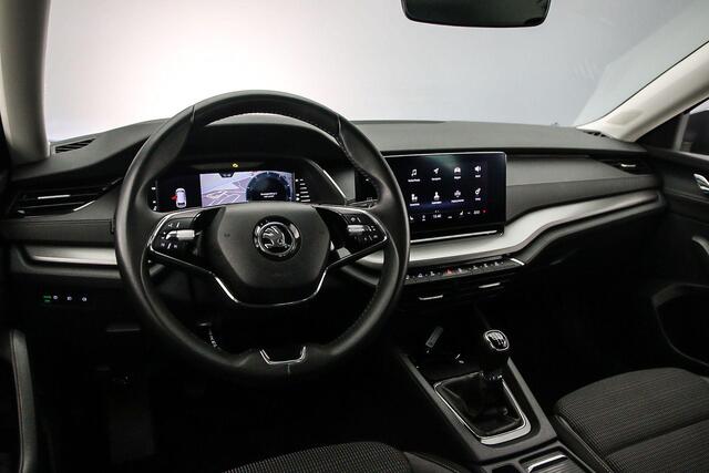 Skoda OCTAVIA Combi Business Edition 1.0 TSI 110pk Trekhaak, Elektrische achterklep, Navigatie, Parkeersensoren, Cruise control, Stoelverwarming, App connect, LED koplampen