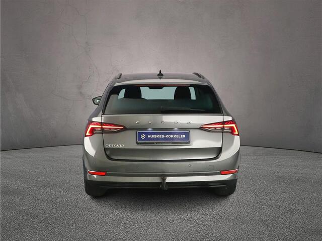 Skoda OCTAVIA Combi Business Edition 1.0 TSI 110pk Trekhaak, Elektrische achterklep, Navigatie, Cruise control, Parkeersensoren, App connect, LED koplampen, Stoelverwarming