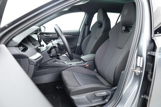 Skoda OCTAVIA Combi 2.0 TDI | Elek. Trekhaak | Navi by App | Camera | LED | 18'' | Adapt. Cruise |