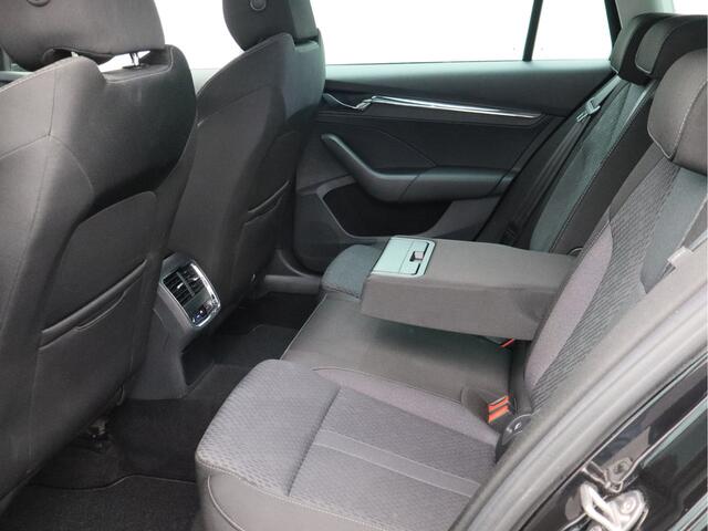 Skoda OCTAVIA Combi 1.5 e-TSI Business Edition Plus/ automaat/ zeer mooi!