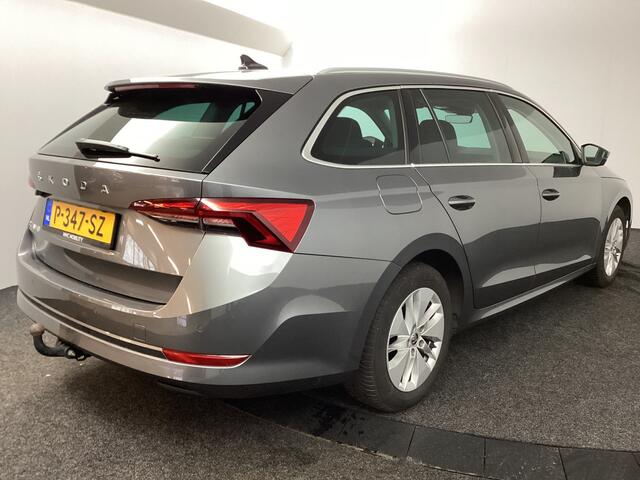 Skoda OCTAVIA Combi 1.0 TSI Ambition | PDC | Trekhaak | Getint glas |* 27 t/m 31 dec eindejaarsshow!!