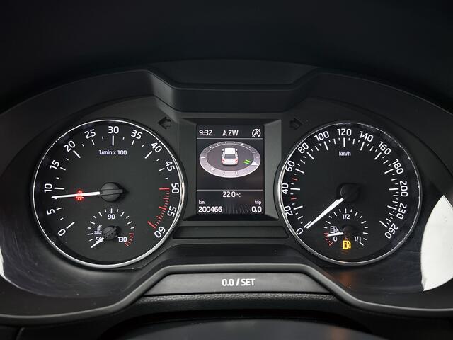 Skoda OCTAVIA Combi 2.0 TDI 150PK Greentech Style line / Navi / Cruise-ctr. / Park-assist / 18" Lmv / Trekhaak / Privacy glass / Canton audio / Apk juni-2026